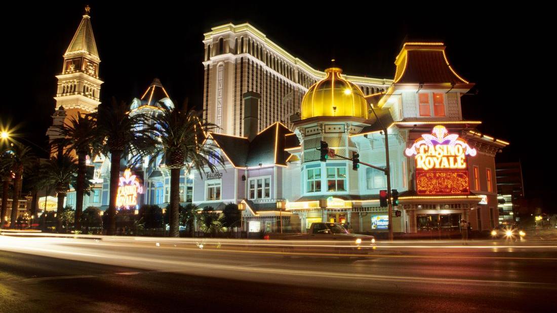 Lampu-lampu kota Las Vegas pada malam hari